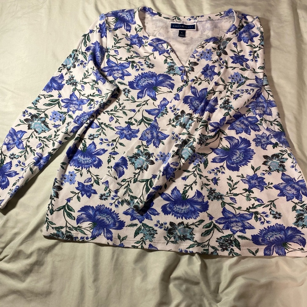 Karen Scott-
-White with Blue Floral Pattern-
-Women’s Large-